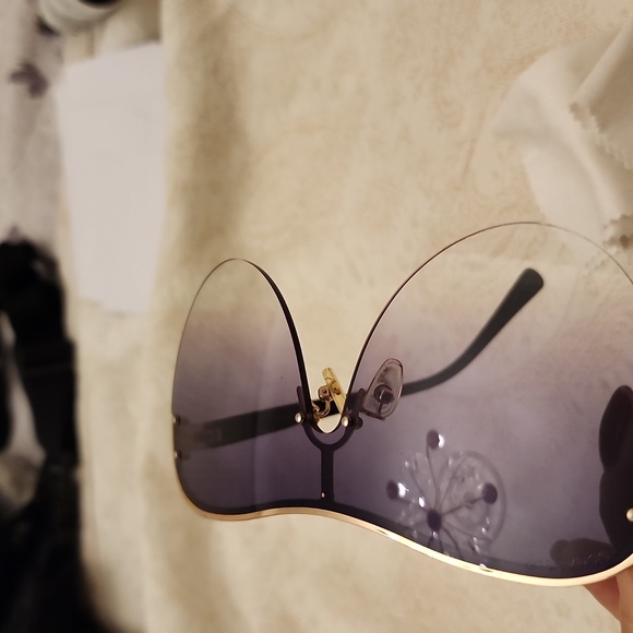 Chanel sunglasses - Picture 6 of 11